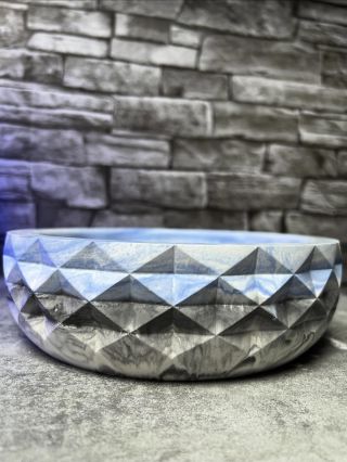 Další typ designové mísy pro vaše interiéry🤗 vyrobena z ekologického epoxidu. Použít ji můžete na cokoliv. Je dost...