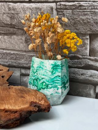 Můj koutek krásy a jeho krásy v něm 🤗💚 Tuto zelenou sadu je možné zakoupit, hodí se skvěle do domácnosti jako dekorace....